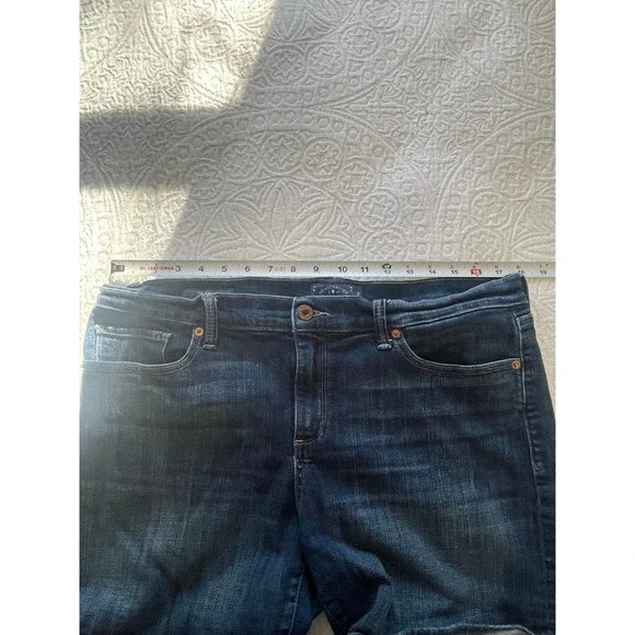 Lucky Brand The Roll Up Denim Shorts Dark Wash Womens Size 14 32 - Picture 12 of 13